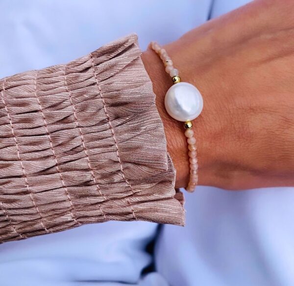 0005749_solv-forgyldt-armband-med-ferskvandsperle-og-sunstone-8981