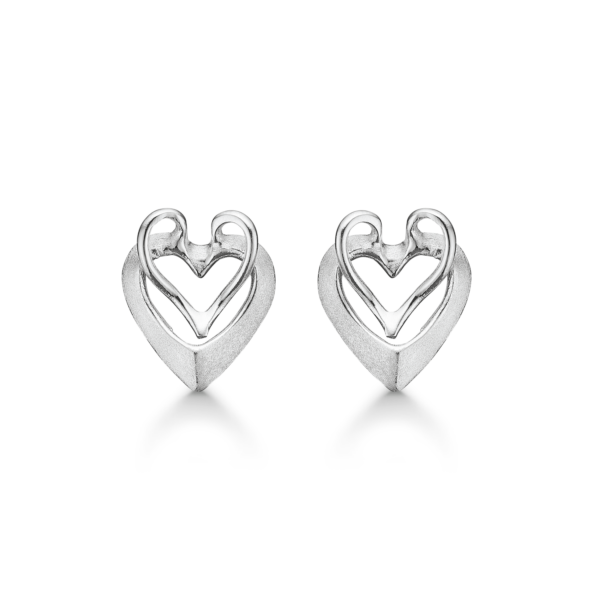 Silverörhängen rhodinerad matt och glänsande dubbelhjärta.