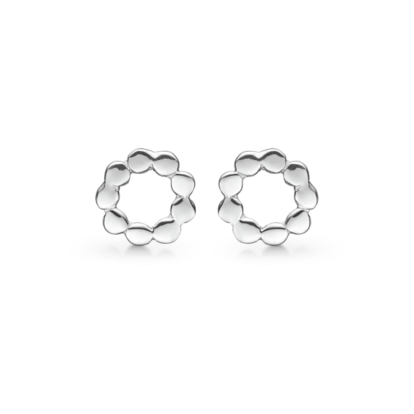 Silverörhängen rodiumpläterade cirkel av prickar.