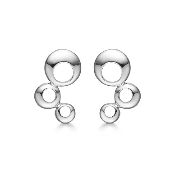Silverörhängen rodiumpläterade i olika storlekar öppna cirklar.