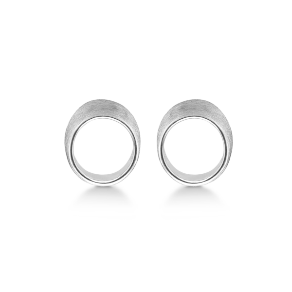 Silver öronproppar rhodiumpläterade matt ovala.