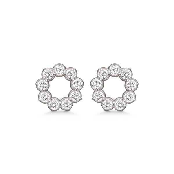 Silverörhänge rodiumpläterad cirkel av 9 runda facetterade zirkoner.