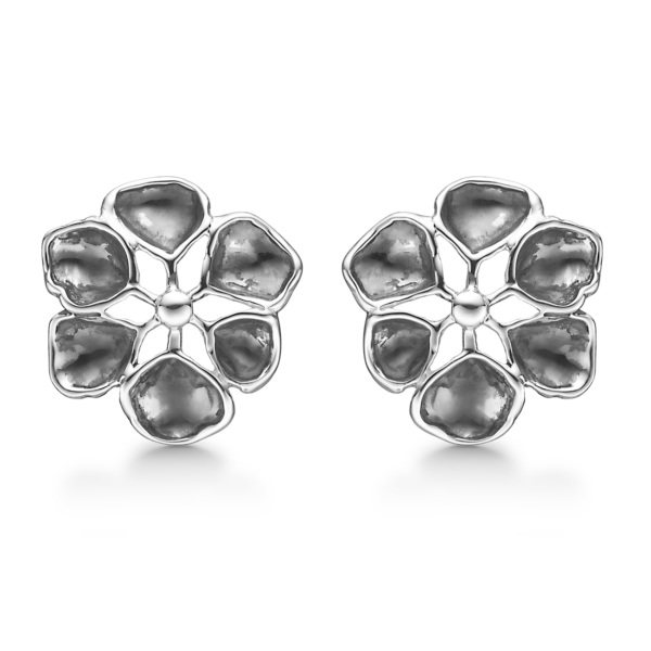 Silver öronklämma oxiderad blomma. Mät 20 mm.