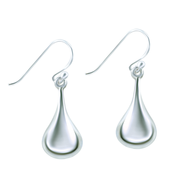 Dust ring design droppörhängen i silver. 18 mm.