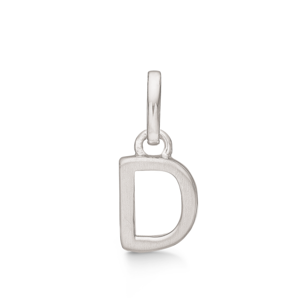 Bokstavshänge Silver D. Mått: 7,6 x 5,9 x 3,3 mm.