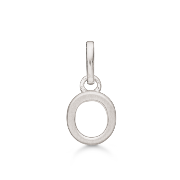 Bokstavshänge Silver O. Mått: 7 x 6,6 x 3,3 mm.