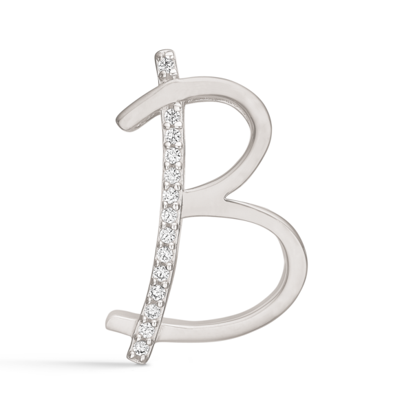 Bokstavshänge i Silver B med facetterad zirkon. Mått: 17 x 11 x 4 mm.