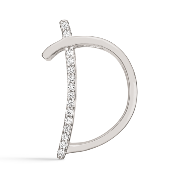 Bokstavshänge i Silver D med facetterad zirkon. Mått: 17 x 11 x 4 mm.