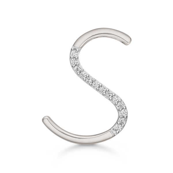 Bokstavshänge i Silver S. med facetterad zirkon. Mått: 16 x 10 x 4 mm.