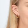 18 karat guld hoops med sten i farver
