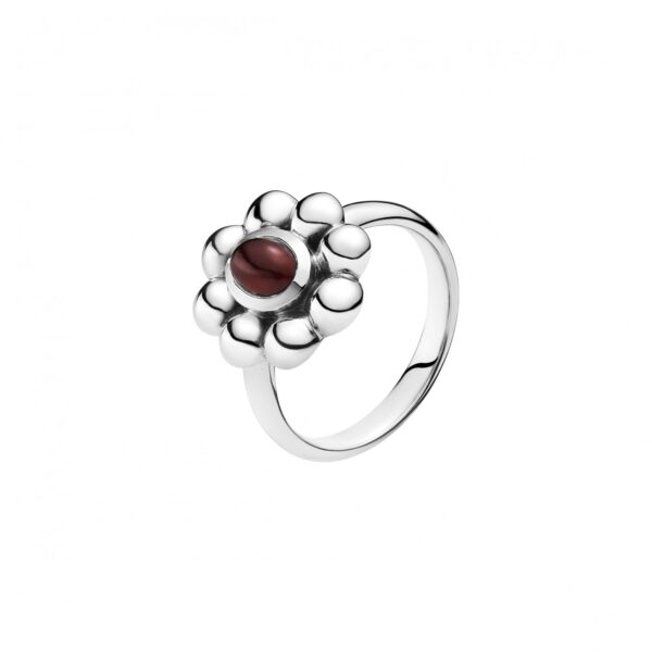 Silverring med blomma och röd granat i oxiderat 925 silver